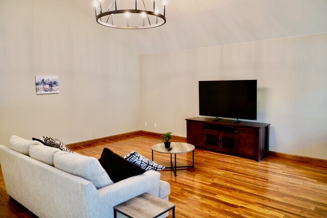 Building Photo - 836 E Serena Ave