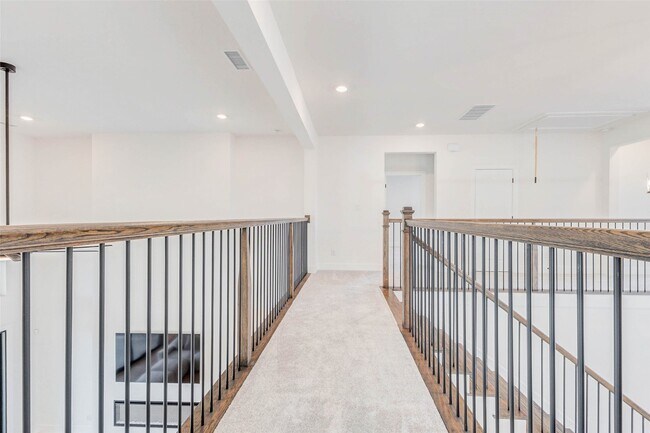 Building Photo - 1327 Crown Frst Dr
