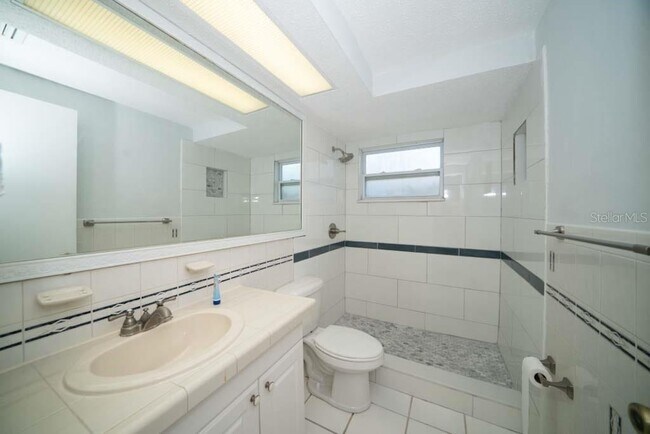 Building Photo - 8948 Lido Ln