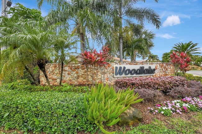 Building Photo - 235 SW 29th Ave