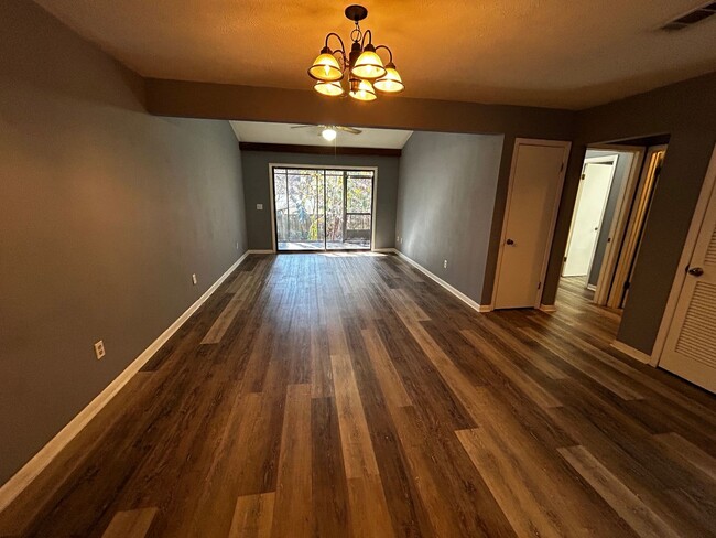 Building Photo - 1007 11th Ct