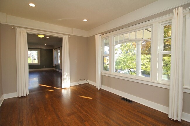 Building Photo - 4405 SW Condor Ave