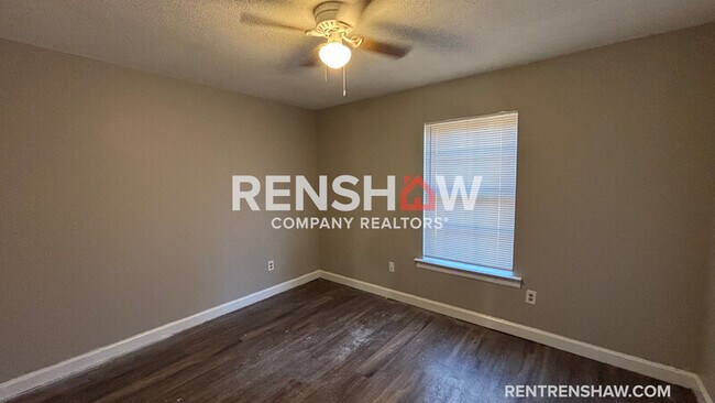 Building Photo - 3247 13 Colony Mall