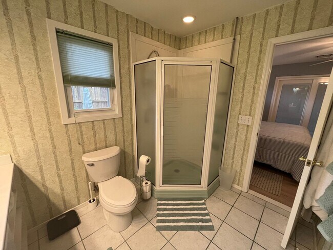 Building Photo - 6-month SUMMER rental within minutes of Wrightsville Beach!