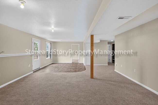 Building Photo - 6926 SW 17th St