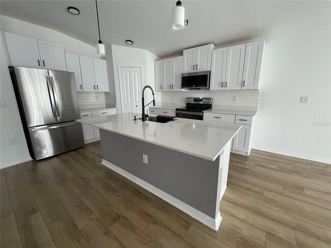 Building Photo - 112 Oakwood Ct