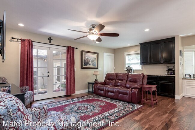 Building Photo - 4 br, 2.5 bath House - 1439 MERRITT ST