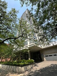 Building Photo - 5757 N Sheridan Rd