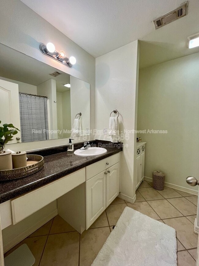 Building Photo - 2728 Westminster Dr