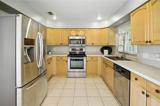 Building Photo - 18305 Driggers Ave