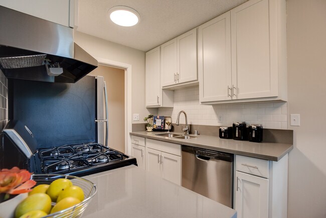 Building Photo - 1328 Idaho Ave S