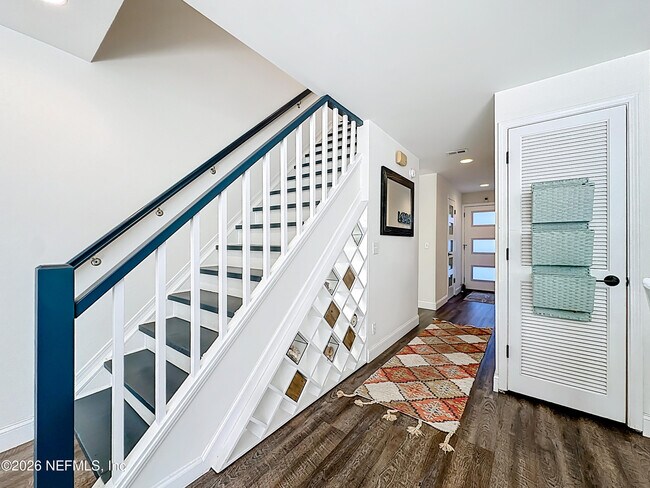 Building Photo - 2009 Seminole Rd