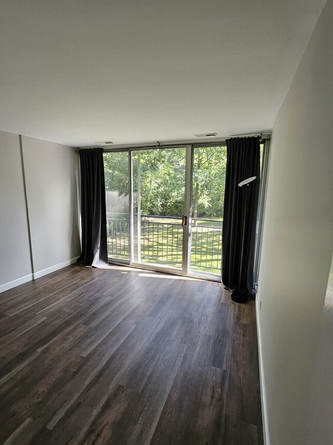 Building Photo - 5810 Oakwood Dr