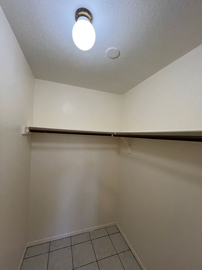 Building Photo - 1201 S McClintock Dr