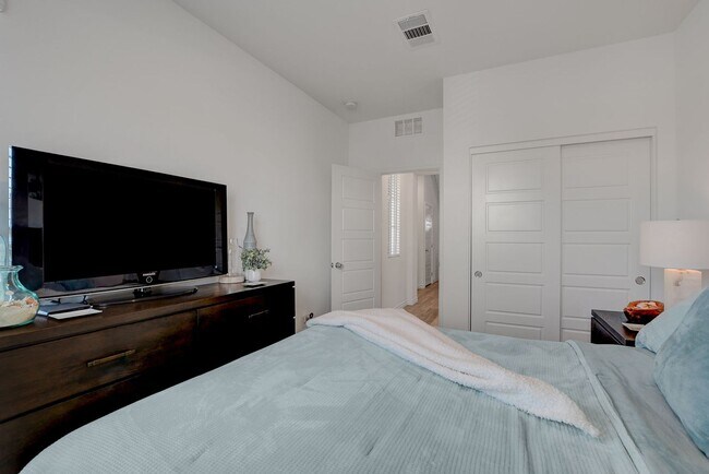 Building Photo - Modern Comfort Meets Stunning Mountain Views