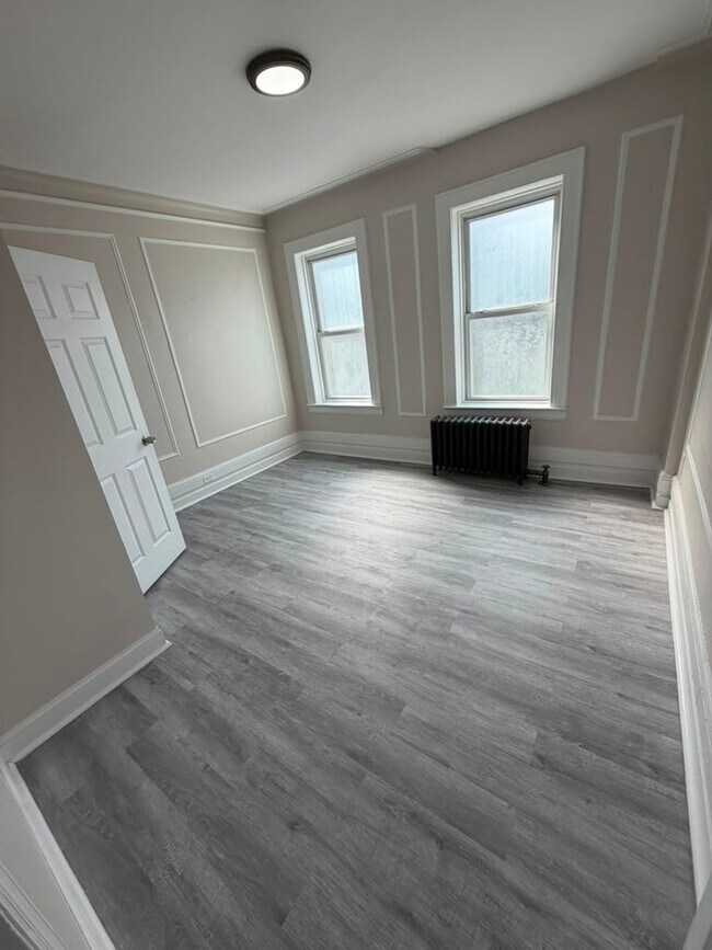 Building Photo - 75 75th