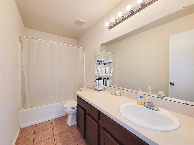 Building Photo - 2131 Cold River Dr