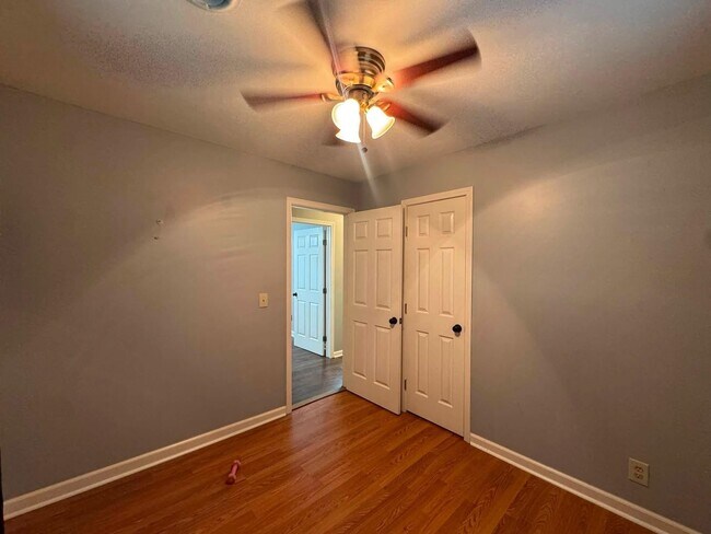 Building Photo - 1498 Garland Dr
