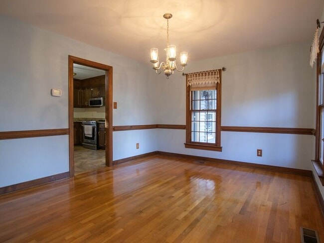 Building Photo - 4266 Roundhill Dr