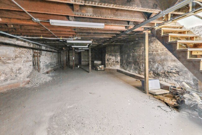 Building Photo - 3101 W Cermak Rd