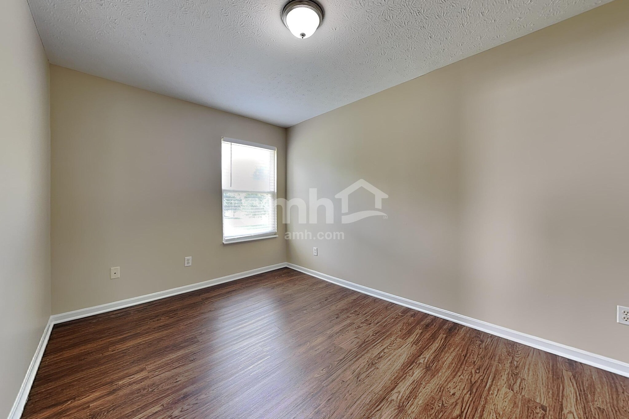 Building Photo - 700 Thornton Dr