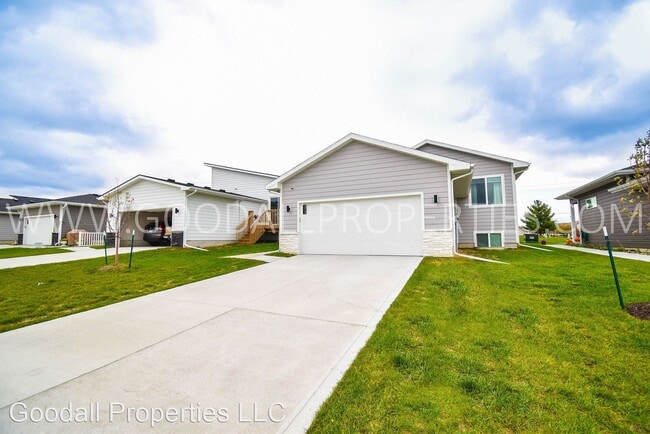 Primary Photo - 3 br, 2.5 bath House - 312 N Warrior Lane
