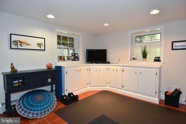 Building Photo - Discover exceptional comfort and timeless style in this beautifully updated single family residen...