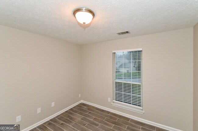 Building Photo - 1311 Ambercrest Way