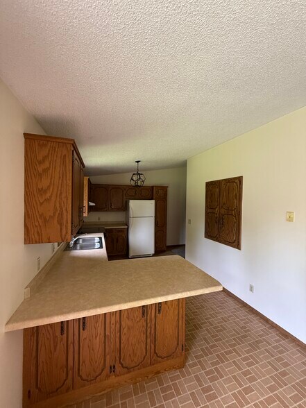 Building Photo - 510 S Kensington Dr
