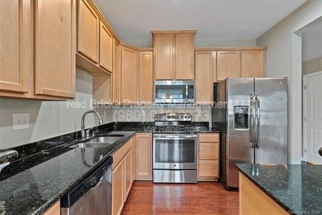 Building Photo - 2420 Silverthorn Dr