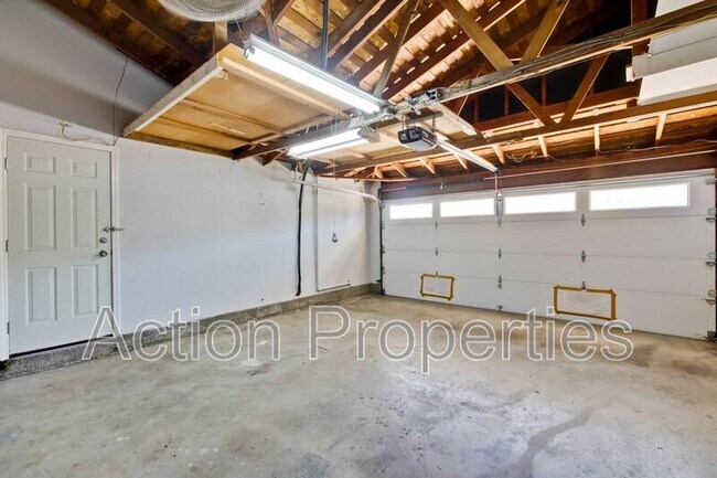 Building Photo - 1549 Alisal Ave