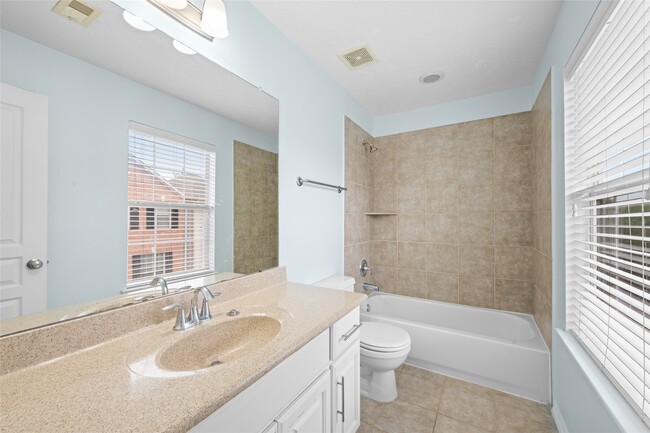 Building Photo - 3410 Skyline Village Dr