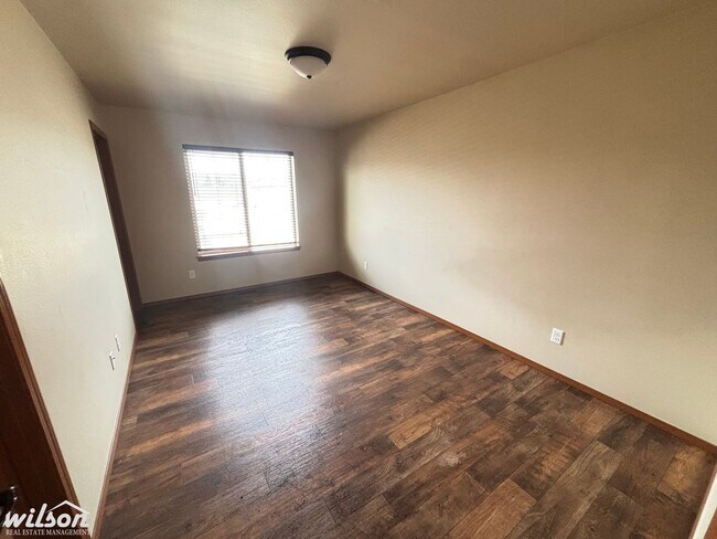 Building Photo - 710 N 29th Ave