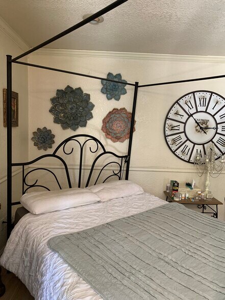 Building Photo - 3900 Seven Hills Rd