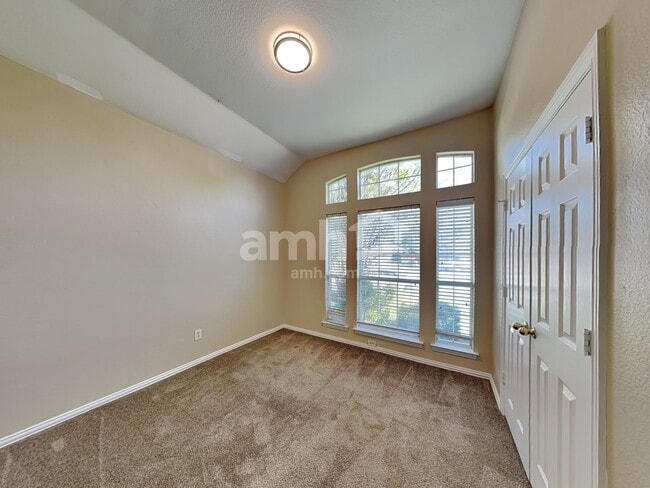 Building Photo - 3637 Caroline Ct