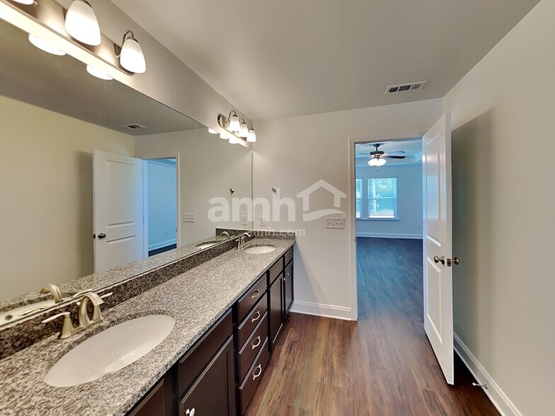 Building Photo - 5961 Hagar Vly Dr