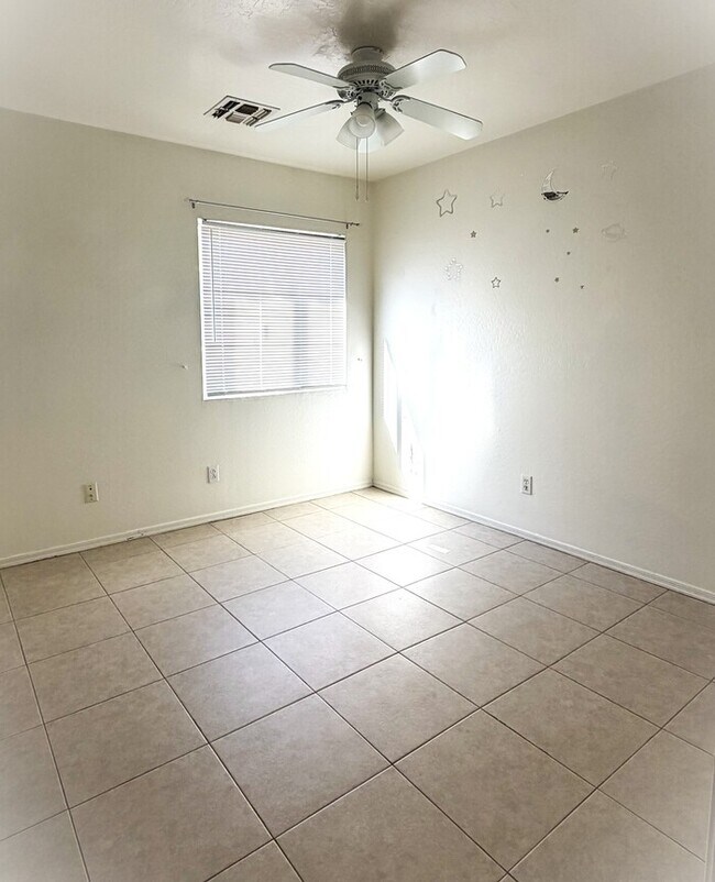 Building Photo - Cute 3-bedroom 2-bathroom home