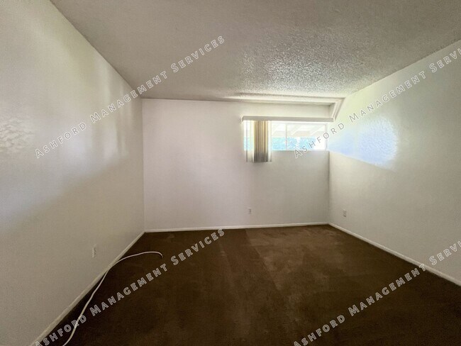 Building Photo - 7141 N 16th St