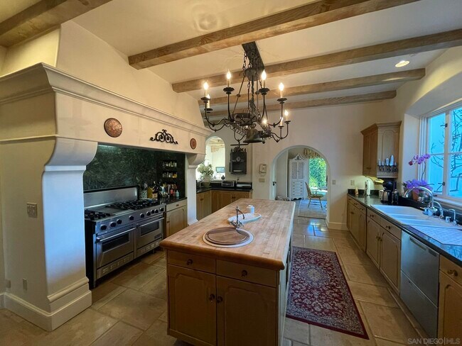 Building Photo - 6692 La Jolla Scenic S Dr