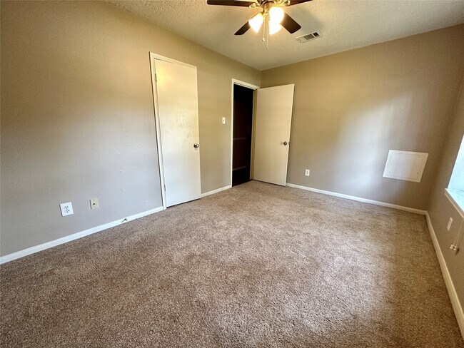 Building Photo - 2111 Rycroft Dr