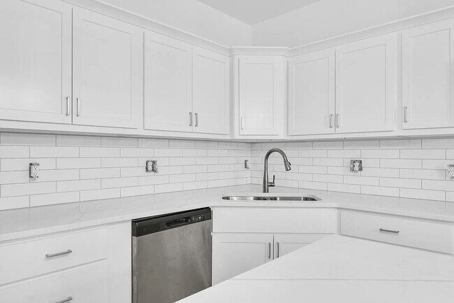 Building Photo - 104 Essex Ln