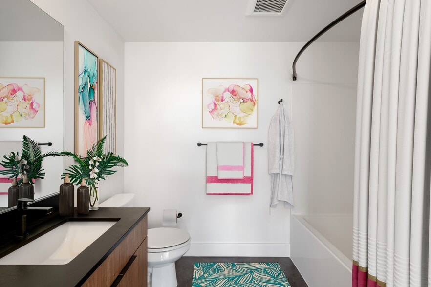 Primary Photo - Hilite