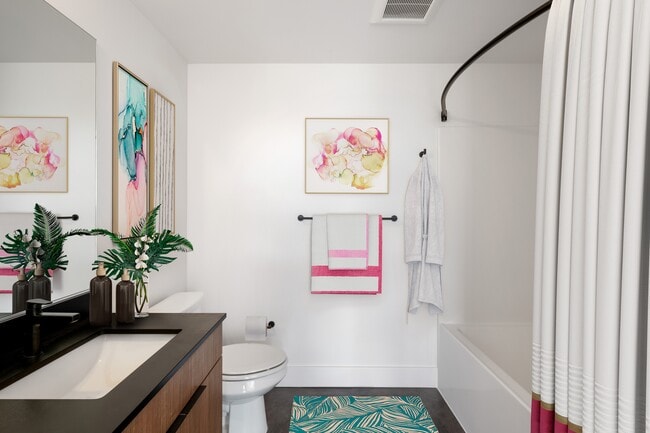 Building Photo - Hilite