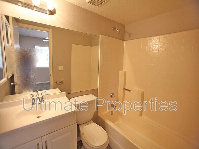 Building Photo - 8138 W Shangri La Rd