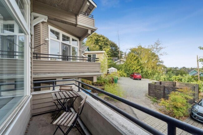 Building Photo - 3 bedroom in Seattle WA 98112