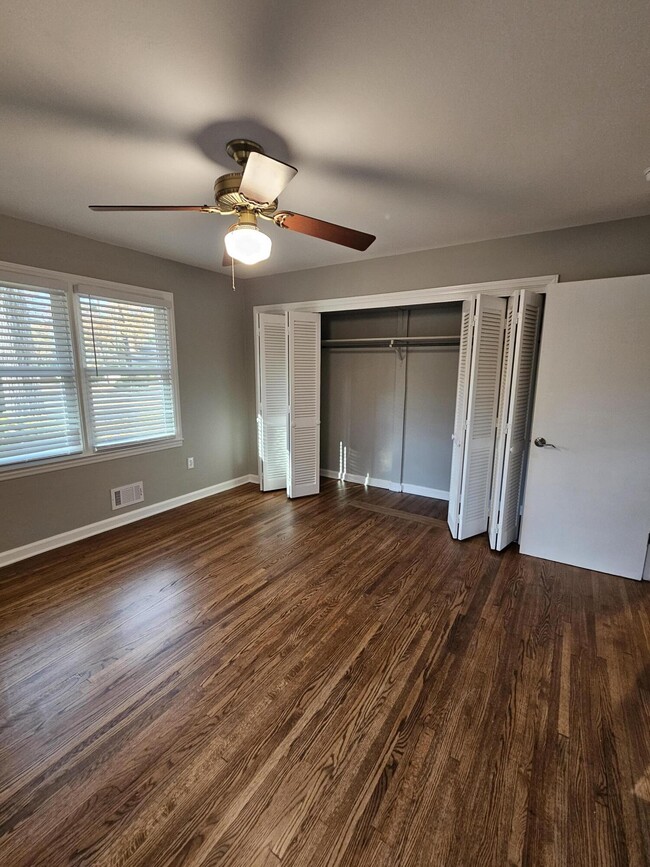 Building Photo - 384 Mimosa Cir