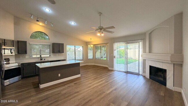 Building Photo - 1777 E Sheffield Ave