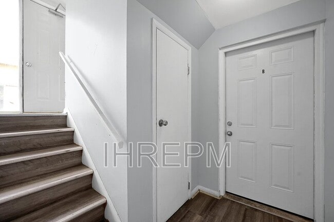 Building Photo - 2279 Holt Ave