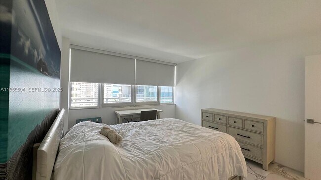 Building Photo - 2030 S Ocean Dr