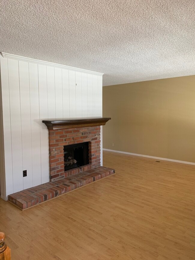 Building Photo - Fabulous private home